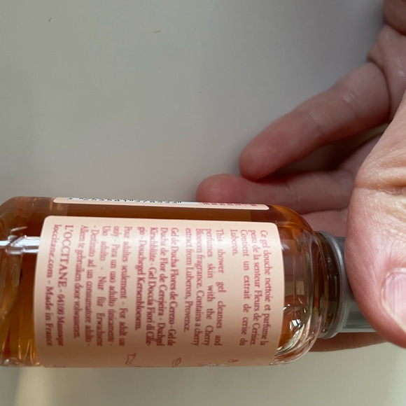 Set of 2 - L’occitane hand cream and bath and shower - Picture 4 of 5